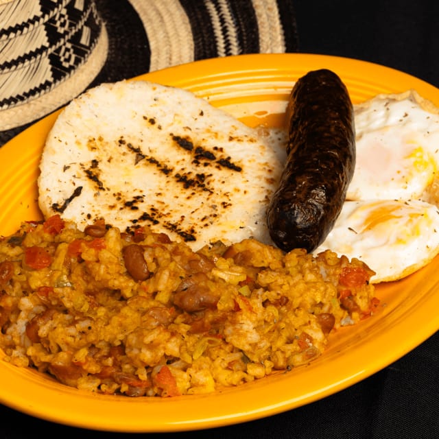 Calentado, Huevos, Morcilla Y Arepa.