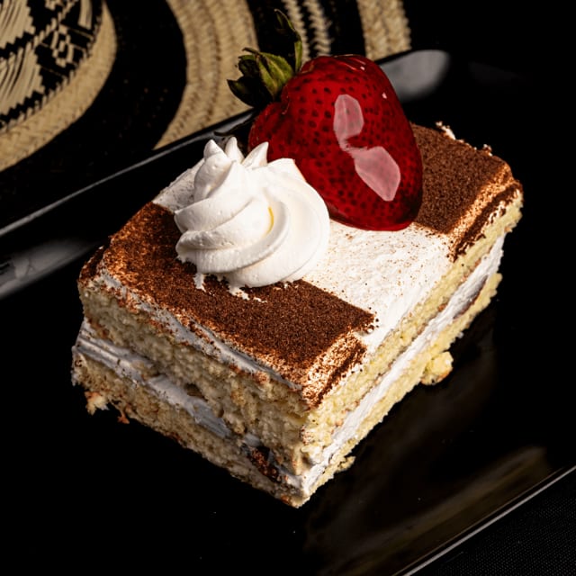 Tres Leches Con Frutas.