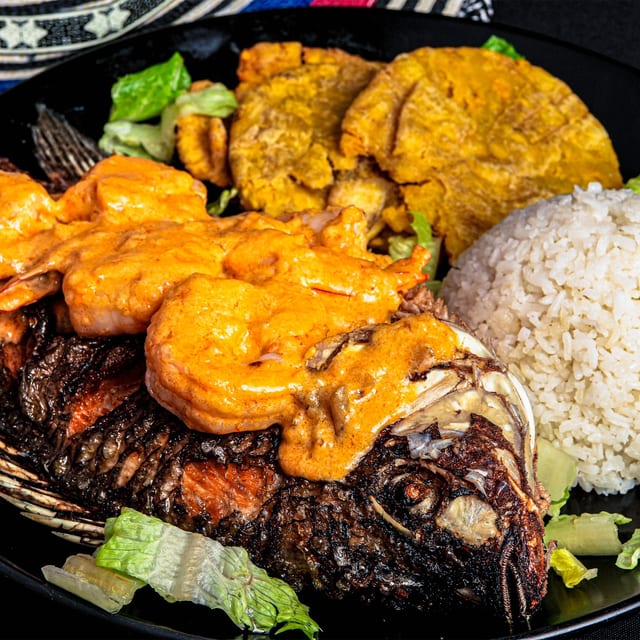 Mojarra en Salsa de Camarón.