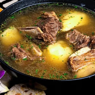 Caldo De Costilla Con Arepita