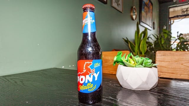 Pony Malta.